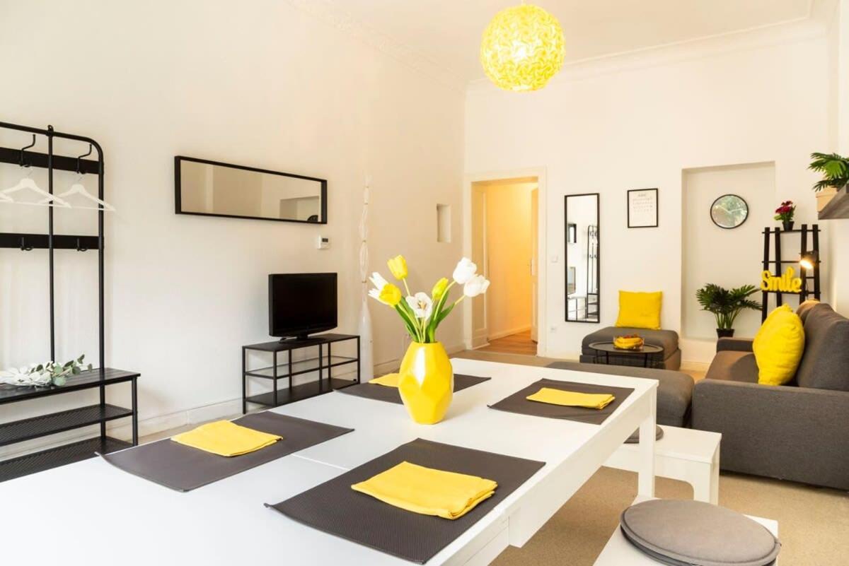 Modern 2 Bedroom Apartment In Berlin Schoeneberg Exteriör bild